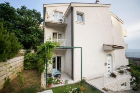 Apartments by the sea Brist, Makarska - 18097